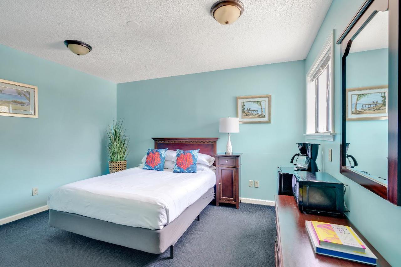 Admiral'S Quarters Motel Kure Beach Eksteriør billede