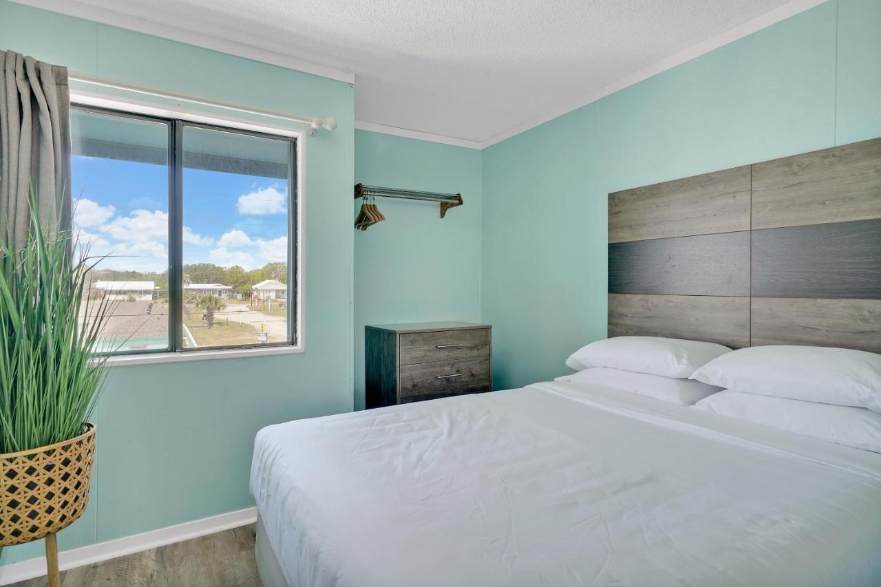 Admiral'S Quarters Motel Kure Beach Eksteriør billede