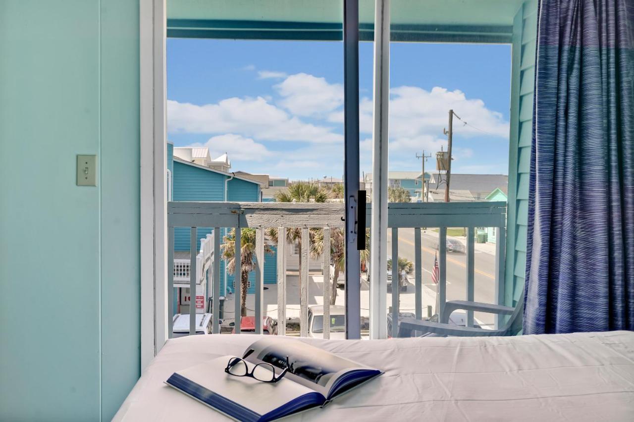 Admiral'S Quarters Motel Kure Beach Eksteriør billede